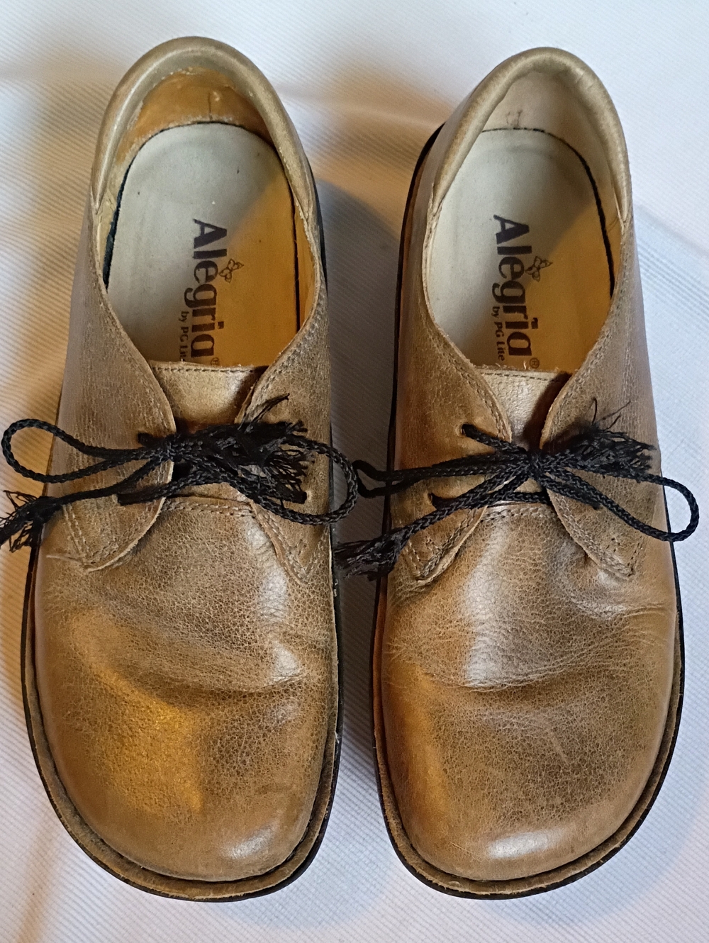 Alegria Women's Tan Leather Lace-Up Shoes